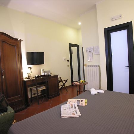 Hotel Toledo เนเปิลส์ ภายนอก รูปภาพ