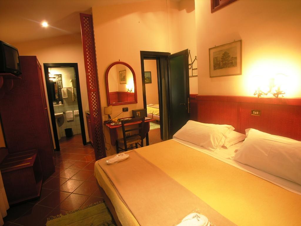 Hotel Toledo เนเปิลส์ ภายนอก รูปภาพ