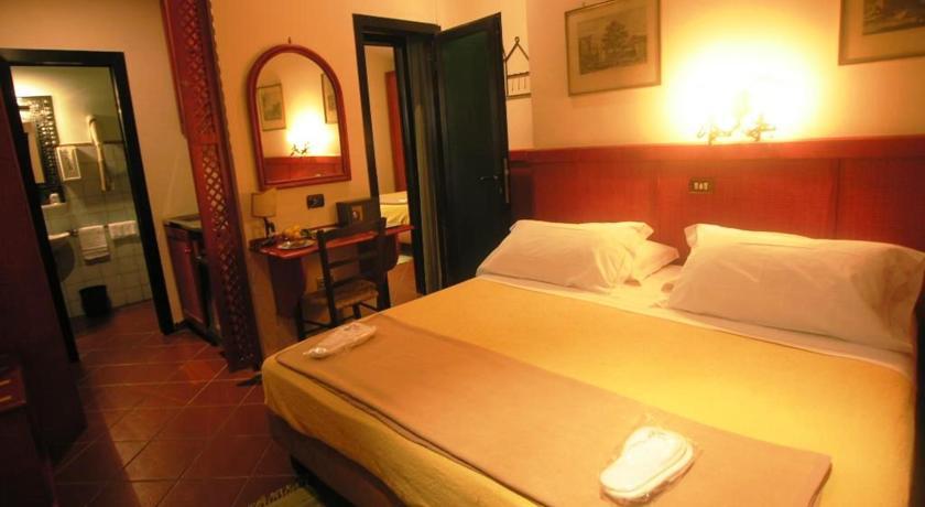 Hotel Toledo เนเปิลส์ ภายนอก รูปภาพ