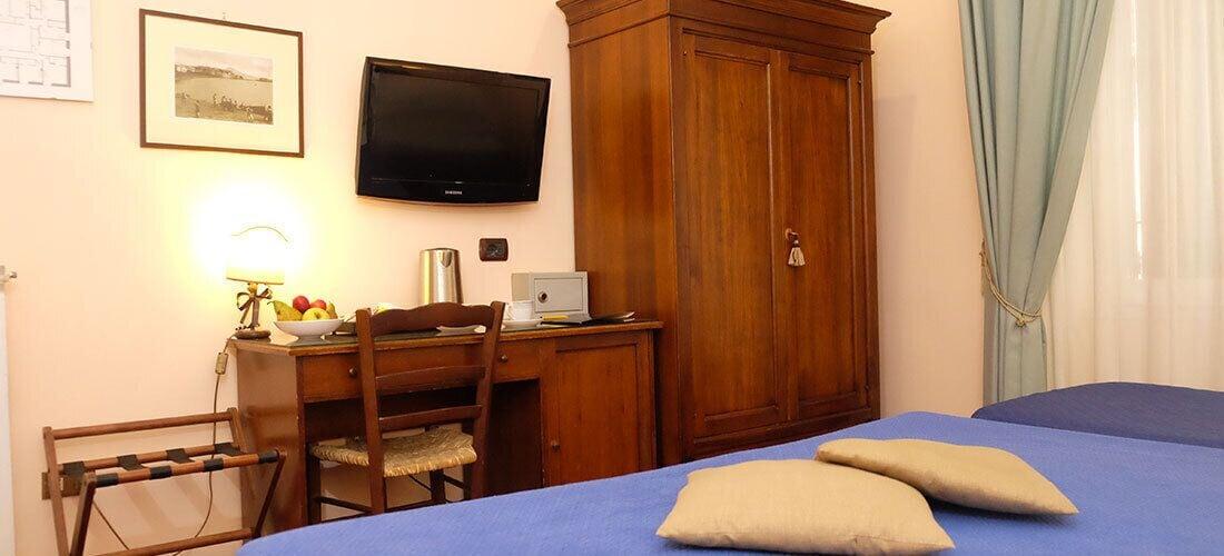 Hotel Toledo เนเปิลส์ ภายนอก รูปภาพ