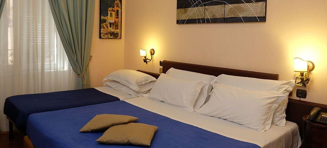 Hotel Toledo เนเปิลส์ ภายนอก รูปภาพ