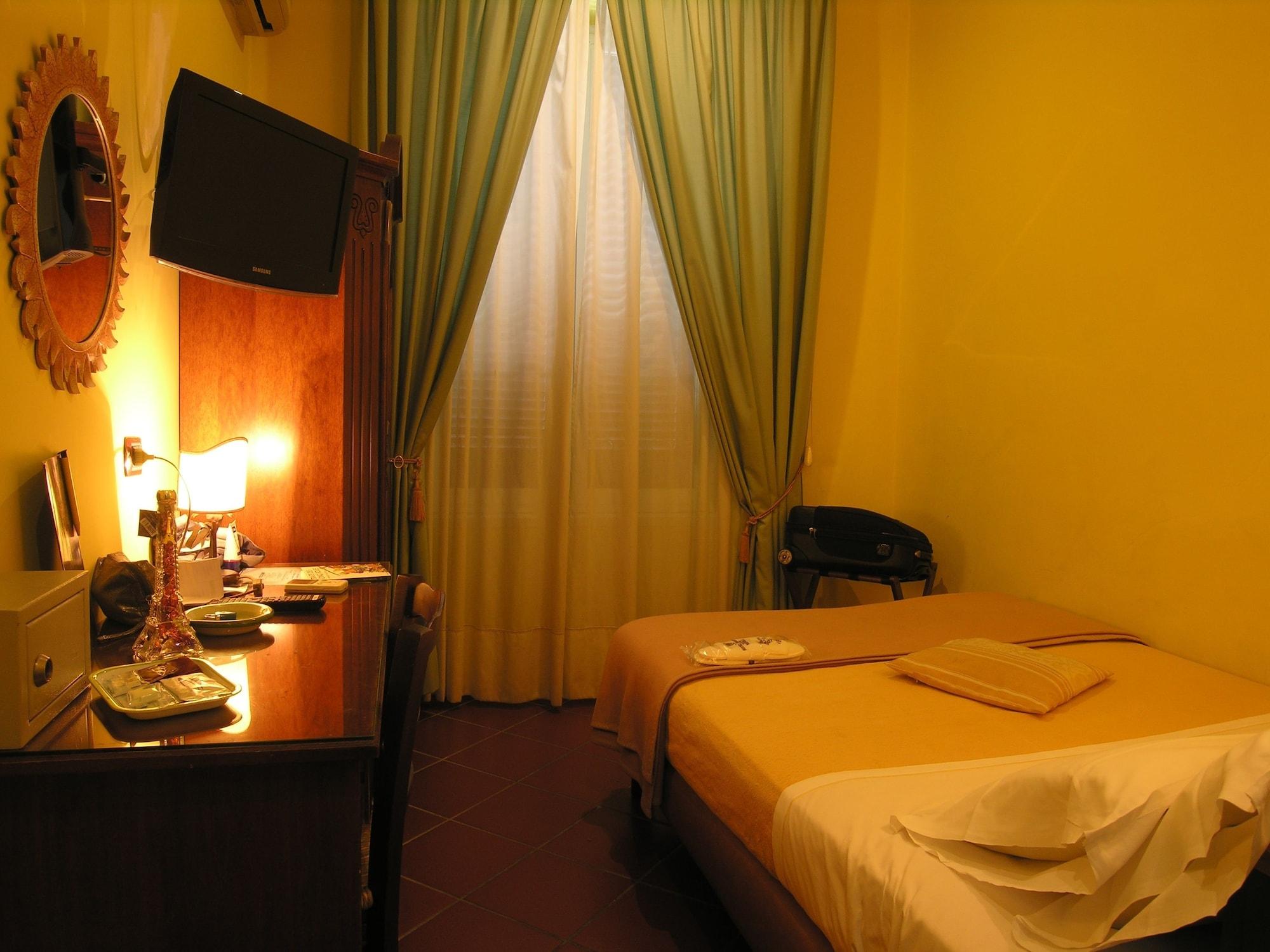 Hotel Toledo เนเปิลส์ ภายนอก รูปภาพ