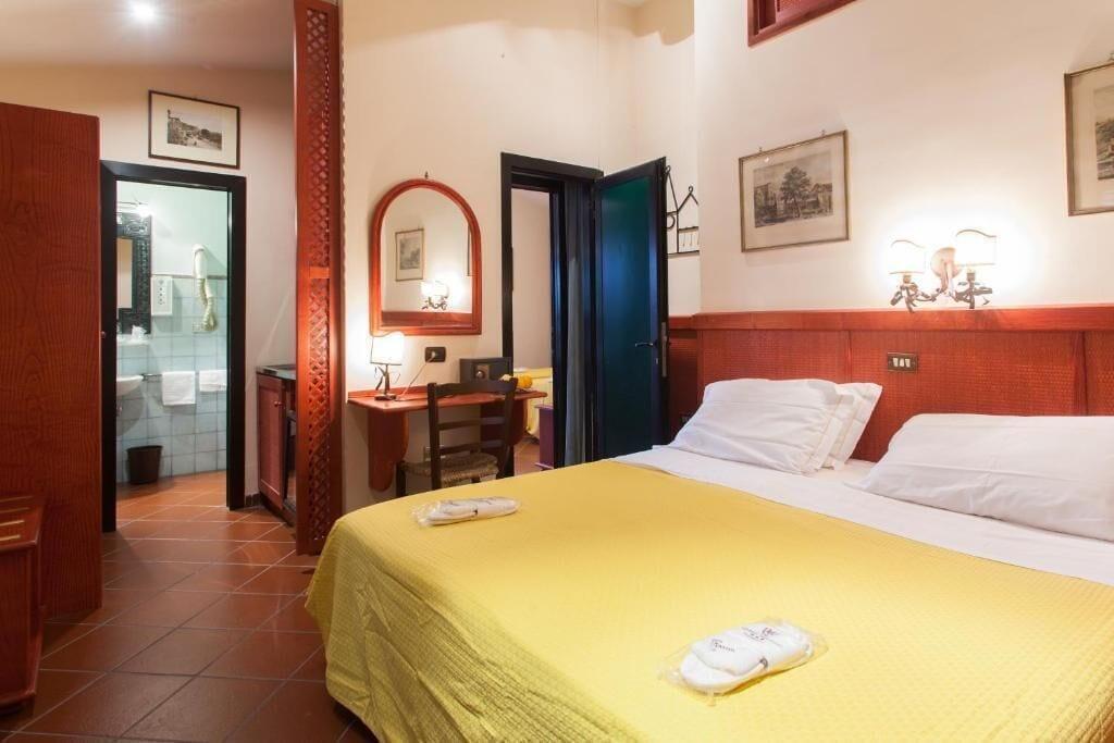 Hotel Toledo เนเปิลส์ ภายนอก รูปภาพ