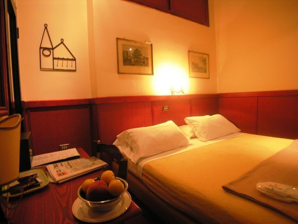 Hotel Toledo เนเปิลส์ ภายนอก รูปภาพ
