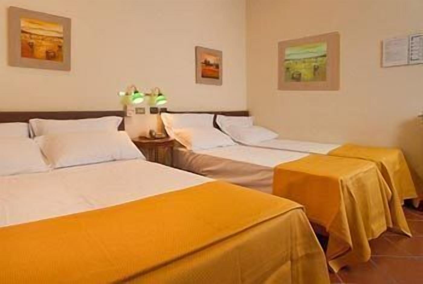 Hotel Toledo เนเปิลส์ ภายนอก รูปภาพ
