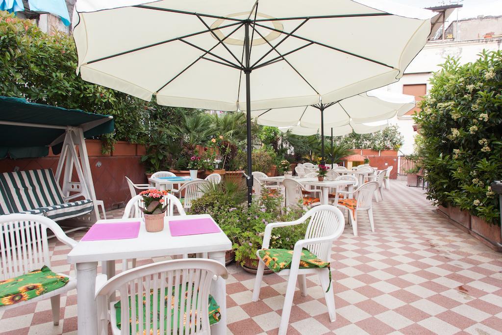Hotel Toledo เนเปิลส์ ภายนอก รูปภาพ
