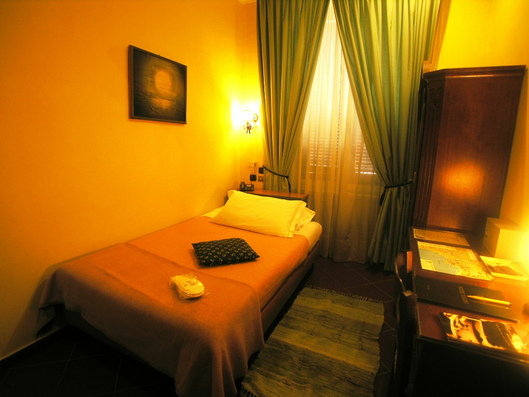 Hotel Toledo เนเปิลส์ ภายนอก รูปภาพ
